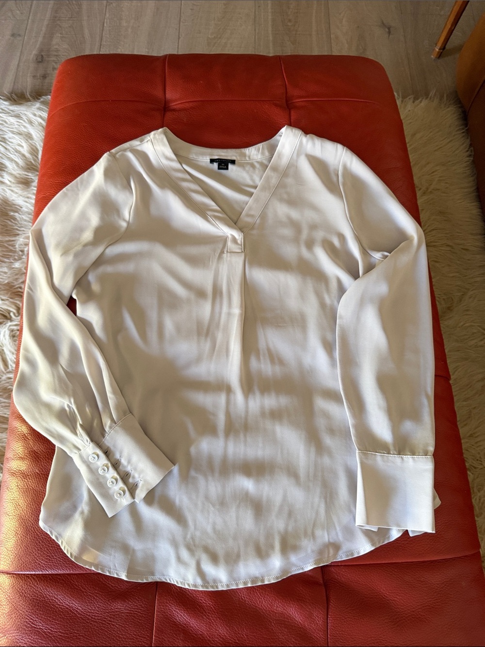 Ann Taylor Cream V-Neck Long-Sleeve Blouse XS